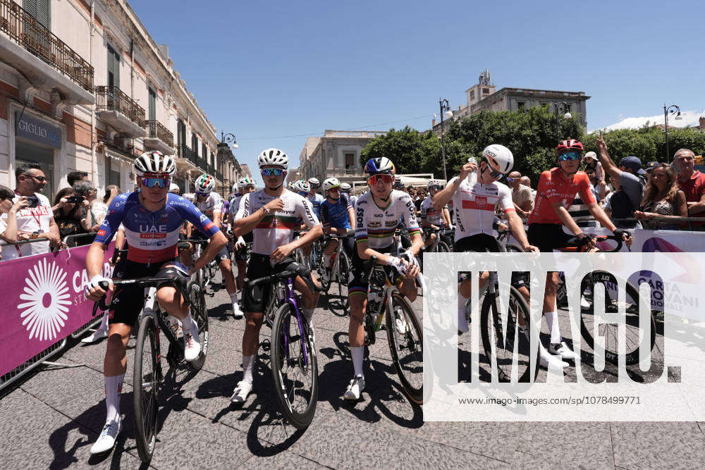 Start the race Italy s Lorenzo Mark Finn of Red Bull - Bora - Hansgrohe Rookies (C) during Stage 1 of the Giro Next Generation from Reggio Calabria to Vibo Valentia Italy, Saturday June 14, 2026(Photo Massimo Paolone LaPresse)