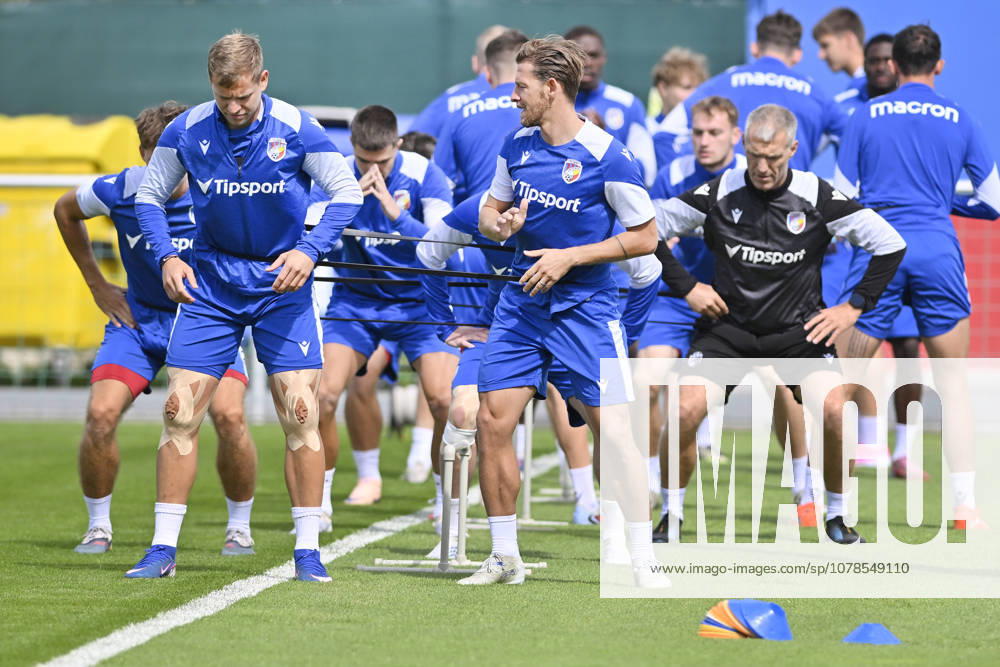 Zahajeni letni pripravy FC Viktoria Plzen, uvodni spolecny trenink, 15. cervna 2026, Plzen. Zleva Matsj Vydra a Patrik Hrosovsky z Plzne (CTKxPhoto MiroslavxChaloupka) CTKPhotoP2026061505656 CTKPhotoP2026061505656