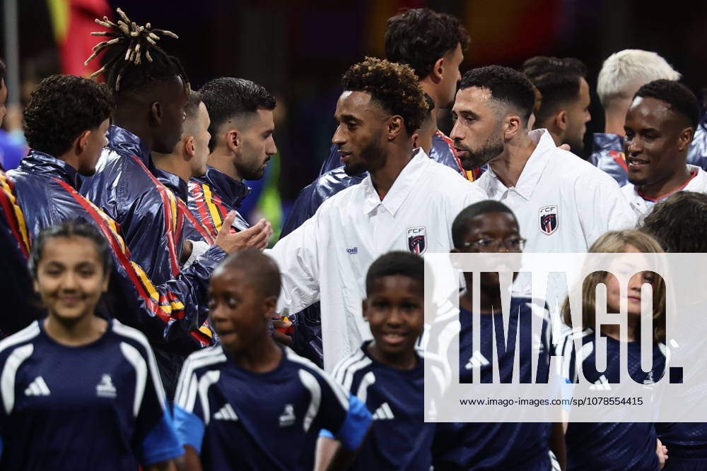 FIFA World Cup, WM, Weltmeisterschaft, Fussball 2026 - Group H - Spain vs Cabo Verde Players of Cabo Verde (R) shake hands with players of Spain prior to the FIFA World Cup 2026 group stage match Spain vs Cabo Verde, in Atlanta, USA, 15 June 2026. ATLANTA United States