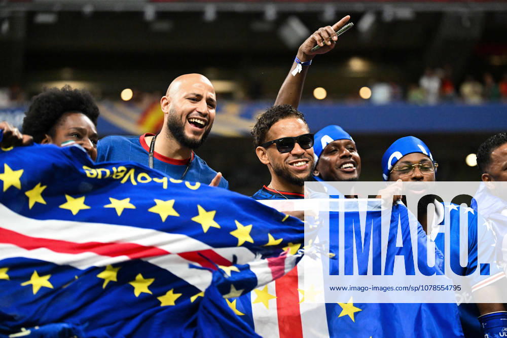 (260615) -- ATLANTA, June 15, 2026 -- Fans of Cape Verde are seen prior to the group H match between Spain and Cape Verde at the 2026 FIFA World Cup, WM, Weltmeisterschaft, Fussball at Atlanta Stadium in Atlanta, the United States, June 15, 2026. ) (SP)U.S.-ATLANTA-FOOTBALL-FIFA WORLD CUP-GROUP H-ESP VS CPV JuxHuanzong
