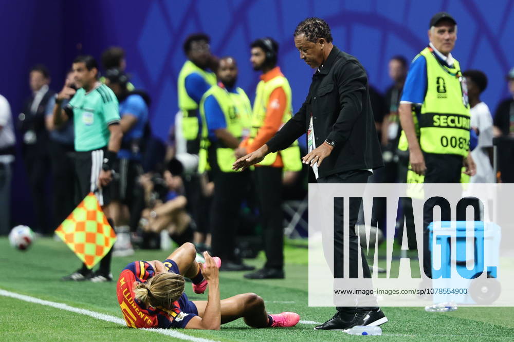 FIFA World Cup, WM, Weltmeisterschaft, Fussball 2026 - Group H - Spain vs Cabo Verde Cape Verde s head coach Bubista (R) reacts during the FIFA World Cup 2026 group stage match Spain vs Cabo Verde, in Atlanta, USA, 15 June 2026. ATLANTA United States