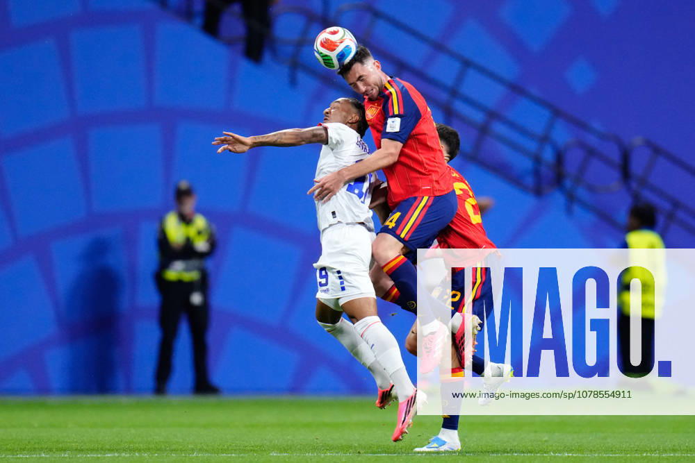 Spain v Cabo Verde: Group H - FIFA World Cup, WM, Weltmeisterschaft, Fussball 2026 Aymeric Laporte of Spain and Dailon Livramento of Cabo Verde compete for the ball during the FIFA World Cup 2026 Group H match between Spain and Cabo Verde at Atlanta Stadium on June 15, 2026 in Atlanta, United States. Atlanta GA United States