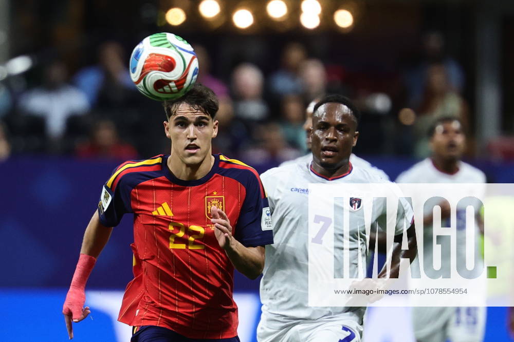 FIFA World Cup, WM, Weltmeisterschaft, Fussball 2026 - Group H - Spain vs Cabo Verde Pau Cubarsi (L) of Spain and Jovane Cabral of Cape Verde in action during the FIFA World Cup 2026 group stage match Spain vs Cabo Verde, in Atlanta, USA, 15 June 2026. ATLANTA United States