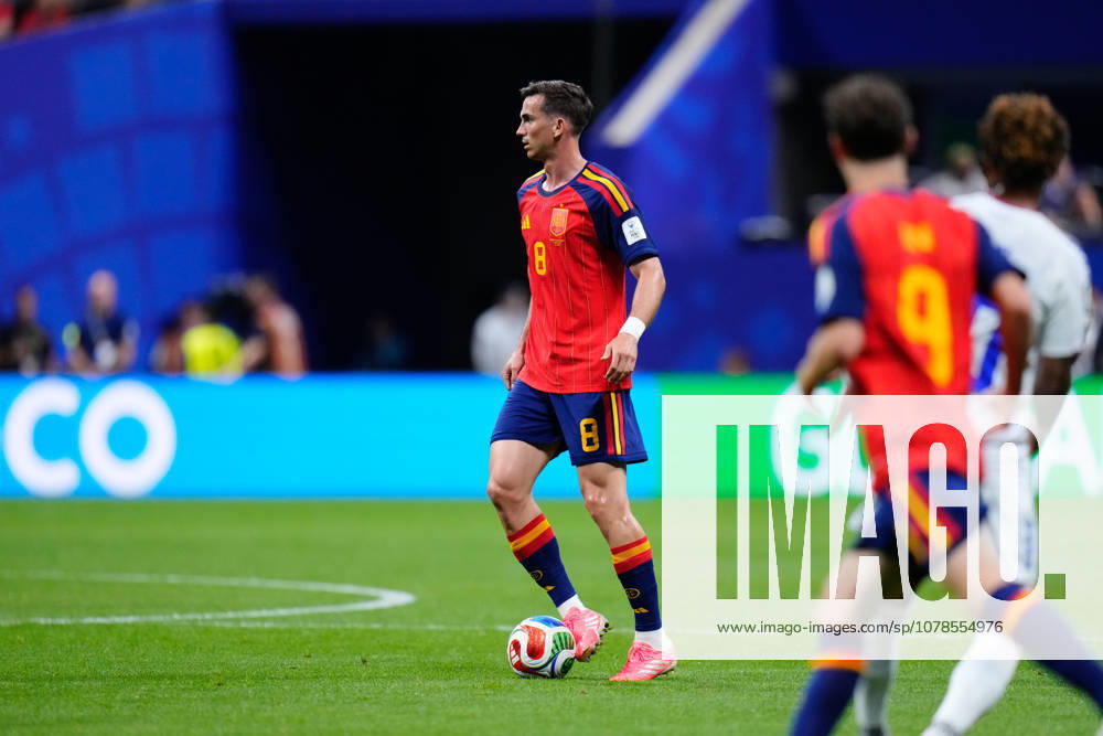 Spain v Cabo Verde: Group H - FIFA World Cup, WM, Weltmeisterschaft, Fussball 2026 Fabian Ruiz of Spain controls the ball during the FIFA World Cup 2026 Group H match between Spain and Cabo Verde at Atlanta Stadium on June 15, 2026 in Atlanta, United States. Atlanta GA United States