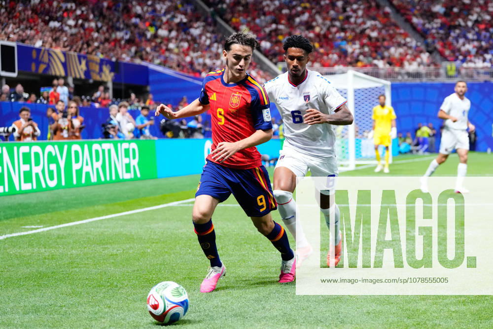 Spain v Cabo Verde: Group H - FIFA World Cup, WM, Weltmeisterschaft, Fussball 2026 Pablo Martin Gavi of Spain and Kevin Pina of Cabo Verde compete for the ball during the FIFA World Cup 2026 Group H match between Spain and Cabo Verde at Atlanta Stadium on June 15, 2026 in Atlanta, United States. Atlanta GA United States