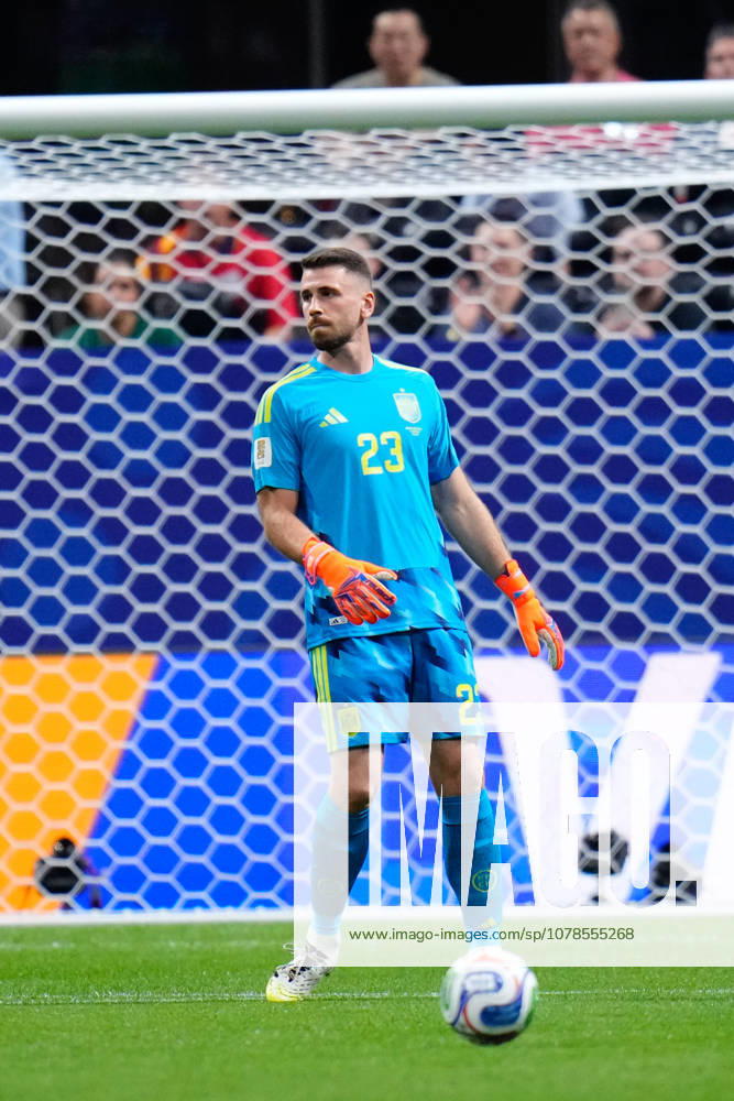 Unai Simon of Spain controls the ball during the FIFA World Cup, WM, Weltmeisterschaft, Fussball 2026 Group H match between Spain and Cabo Verde at Atlanta Stadium on June 15, 2026 in Atlanta, United States. Atlanta United States - ZUMAa181 20260615_zaa_a181_037