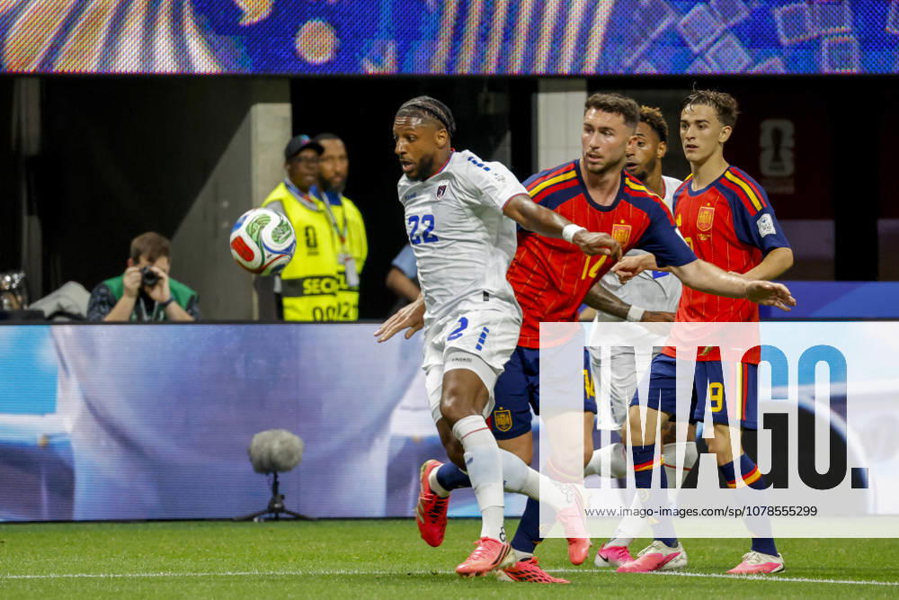 Spain s Aymeric Laporte (C) in action against Cape Verde s Steven Moreira (L) during the 2026 FIFA World Cup, WM, Weltmeisterschaft, Fussball group H soccer match between Spain and Cape Verde at Mercedes-Benz Stadium, in Atlanta, Georgia, United States, 15 June 2026. FIFA World Cup 2026 - Group H - Spain vs. Cape Verde !ACHTUNG: NUR REDAKTIONELLE NUTZUNG!
