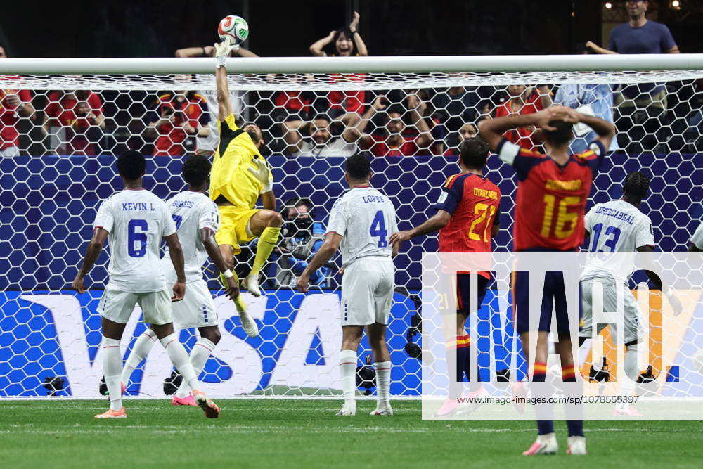 FIFA World Cup, WM, Weltmeisterschaft, Fussball 2026 - Group H - Spain vs Cabo Verde Goalkeeper Vozinha of Cape Verde saves a shot during the FIFA World Cup 2026 group stage match Spain vs Cabo Verde, in Atlanta, USA, 15 June 2026. ATLANTA United States