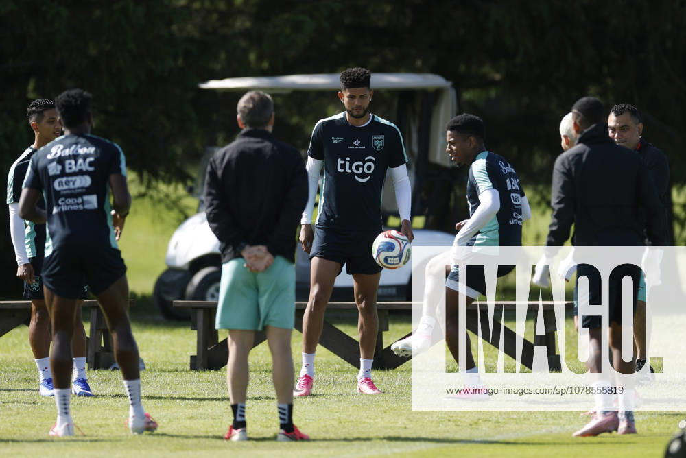 Panama s national soccer team players attend a training session in Nottawasaga sports complex in Ontario, Canada. Panama s training session in Ontario !ACHTUNG: NUR REDAKTIONELLE NUTZUNG!