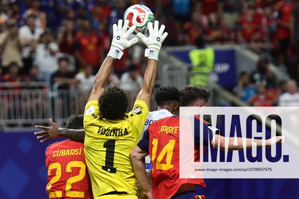 FIFA World Cup, WM, Weltmeisterschaft, Fussball 2026 - Group H - Spain vs Cabo Verde Goalkeeper Vozinha (2-L) of Cape Verde in action during the FIFA World Cup 2026 group stage match Spain vs Cabo Verde, in Atlanta, USA, 15 June 2026. ATLANTA United States