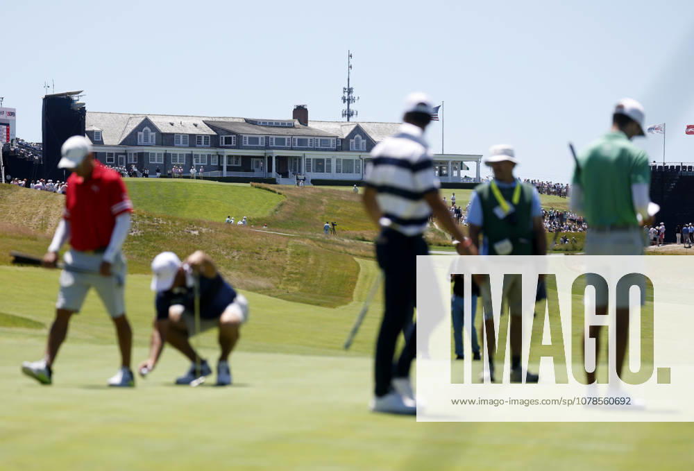 Players putt on the 14th green while playing a practice round on the Monday before the 126th U.S. Open Golf Championship at Shinnecock Hills Golf Club on Monday, June 15, 2026 in Southampton, New York. NYP20260615302 JOHNxANGELILLO