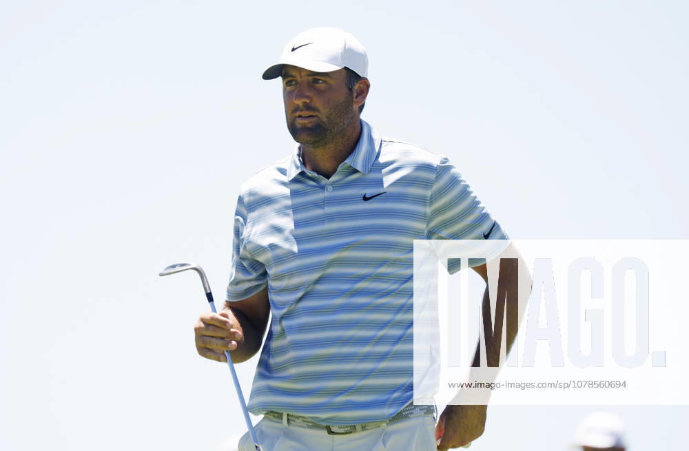 Scottie Scheffler putts while playing in a practice round on the Monday before the 126th U.S. Open Golf Championship at Shinnecock Hills Golf Club on Monday, June 15, 2026 in Southampton, New York. NYP20260615303 JOHNxANGELILLO