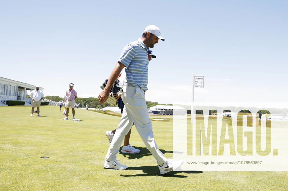 Scottie Scheffler walks to the 14th fairway while playing in a practice round on the Monday before the 126th U.S. Open Golf Championship at Shinnecock Hills Golf Club on Monday, June 15, 2026 in Southampton, New York. NYP20260615305 JOHNxANGELILLO