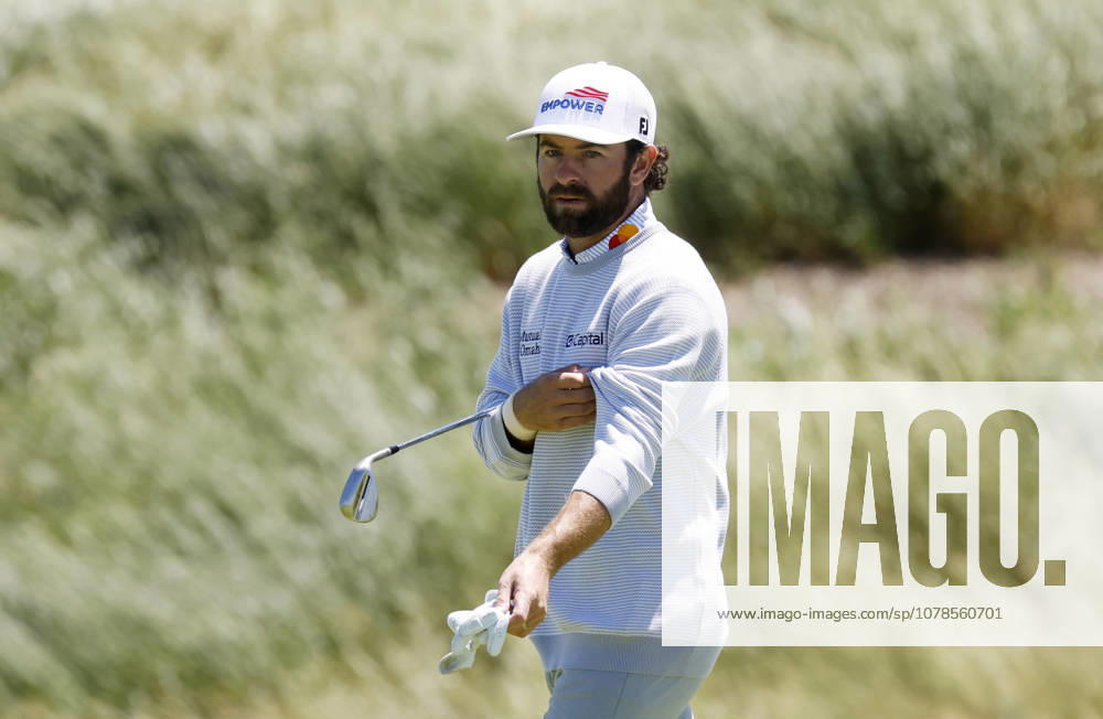 Cameron Young carries his putter while playing in a practice round on the Monday before the 126th U.S. Open Golf Championship at Shinnecock Hills Golf Club on Monday, June 15, 2026 in Southampton, New York. NYP20260615308 JOHNxANGELILLO