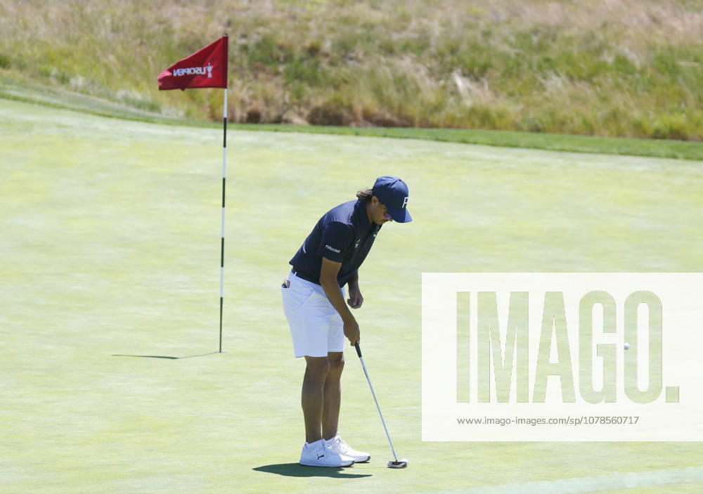 Rickie Fowler hits a putt while playing a practice round on the Monday before the 126th U.S. Open Golf Championship at Shinnecock Hills Golf Club on Monday, June 15, 2026 in Southampton, New York. NYP20260615317 JOHNxANGELILLO