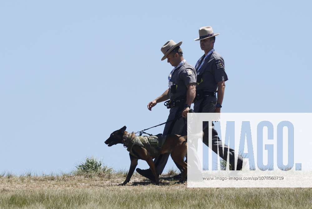 State Troopers walk with a police dog while players have a practice round on the Monday before the 126th U.S. Open Golf Championship at Shinnecock Hills Golf Club on Monday, June 15, 2026 in Southampton, New York. NYP20260615318 JOHNxANGELILLO