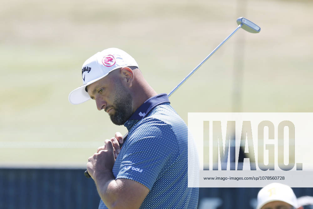 Jon Rahm of Spain watches a putt while players have a practice round on the Monday before the 126th U.S. Open Golf Championship at Shinnecock Hills Golf Club on Monday, June 15, 2026 in Southampton, New York. NYP20260615322 JOHNxANGELILLO