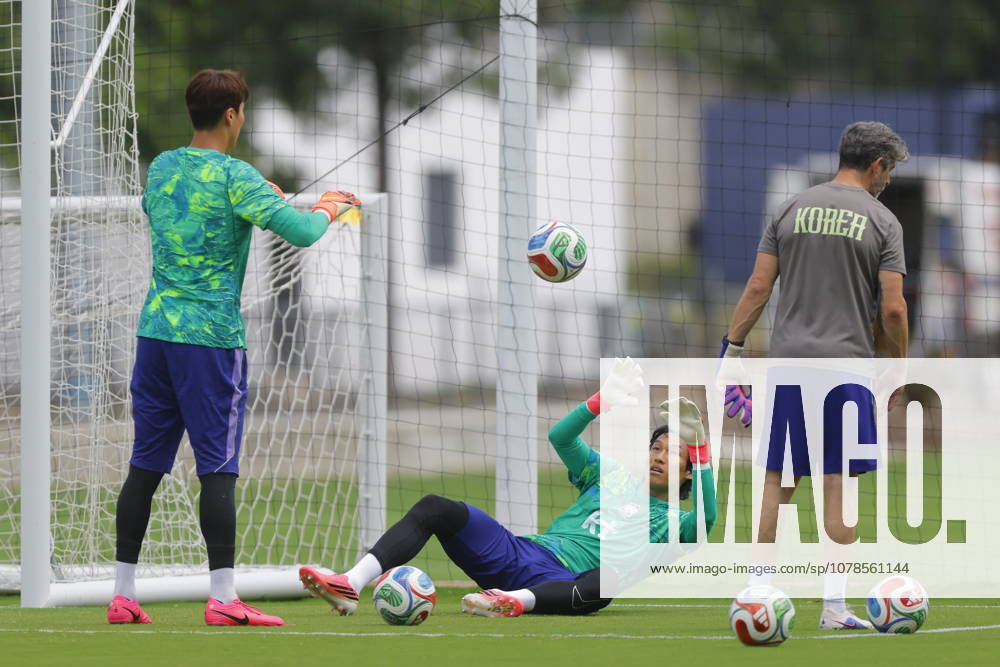 FIFA World Cup, WM, Weltmeisterschaft, Fussball 2026 - South Korea training session South Korean s goal keeper Kim Seung-gyu (C) takes part in a training session in Guadalajara, Mexico, 15 June 2026. South Korea will face Mexico in a FIFA 2026 World Cup group A match on 19 June. Guadalajara Mexico
