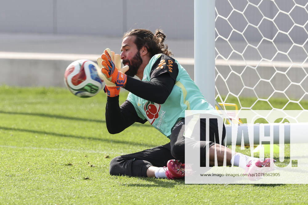 Alisson Becker of Brazil takes part in a training session at Columbia Park in Morristown, New Jersey, United States, 15 June 2026. FIFA World Cup, WM, Weltmeisterschaft, Fussball 2026 - Brazil training session !ACHTUNG: NUR REDAKTIONELLE NUTZUNG!