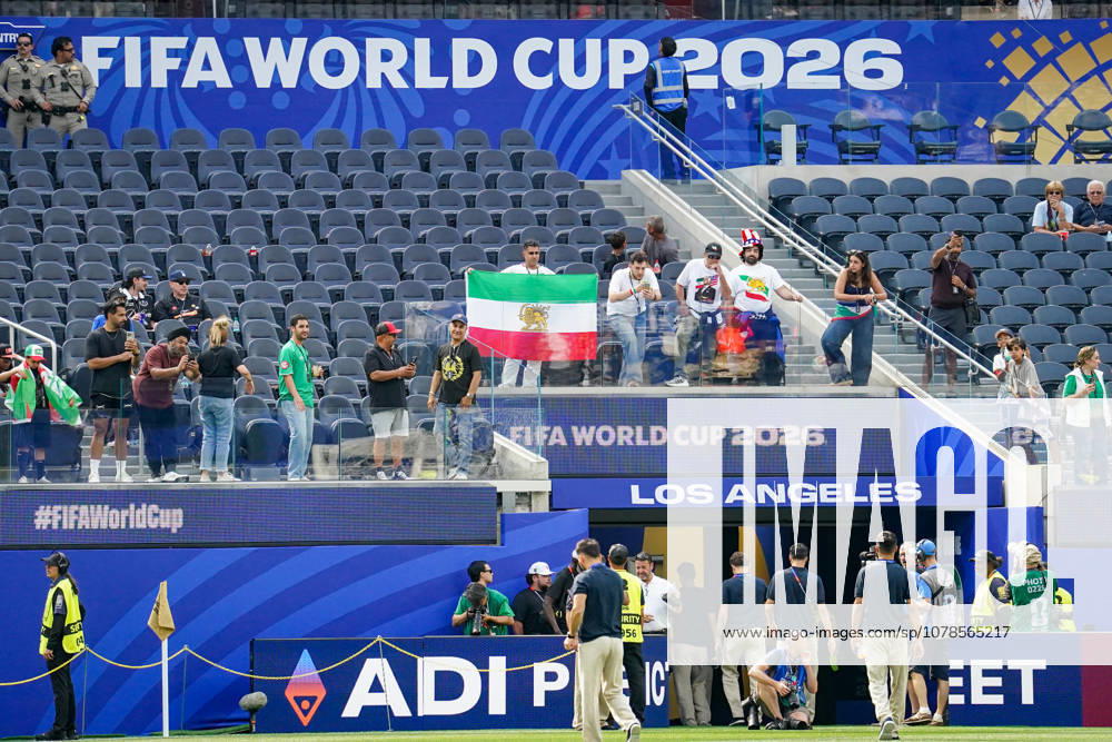 USA Soccer 2026 FIFA World Cup Group Stage Group G Iran vs. New Zealand SoFi Stadium, Inglewood, Los Angeles County, California Fans and members of the Iranian diaspora display historic Iranian flags featuring the lion and sun symbol during the pitch inspection ahead of the 2026 FIFA World Cup group stage match between Iran and New Zealand at SoFi Stadium,detected_source_language