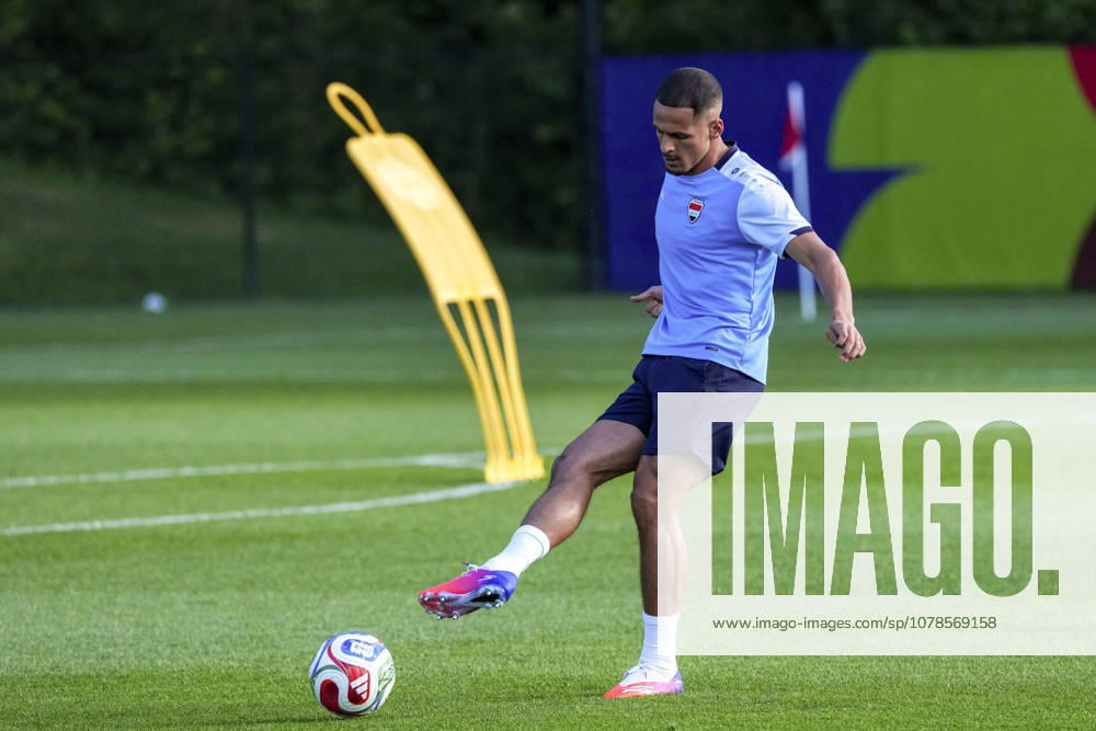 (260616) -- BOSTON, June 16, 2026 -- Ali Alhamadi of Iraq attends a training session ahead of the group I stage match against Norway at the FIFA World Cup, WM, Weltmeisterschaft, Fussball 2026 in Boston, the United States, June 15, 2026. ) (SP)U.S.-BOSTON-FOOTBALL-FIFA WORLD CUP-TEAM IRAQ-TRAINING ChenxYichen