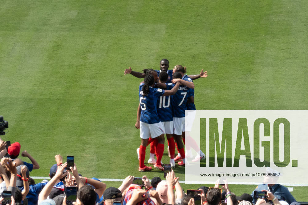 France celebrates a goal by KYLIAN MBAPPE in the second half as France defeats Senegal 3-1 at FIFA World Cup, WM, Weltmeisterschaft, Fussball 2026 Group 1 match at New York New Jersey Stadium on June 16, 2026 in East Rutherford, New Jersey. East Rutherford USA - ZUMAb148 20260616_zap_b148_029