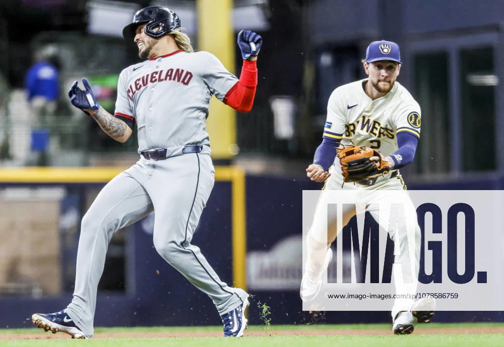 Cleveland Guardians third baseman Gabriel Arias (L) reacts after being tagged out by Milwaukee Brewers second baseman Brice Turang (R) who then turned a double play on Cleveland Guardians catcher Austin Hedges in the third inning of the MLB, Baseball Herren, USA game between the Cleveland Guardians and the Milwaukee Brewers at American Family Field in Milwaukee, Wisconsin on Tuesday, June 16, 2026. MIL20260616806 TANNENxMAURY