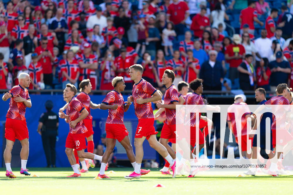 Foxborough, Massachusetts, USA; Norway forward Alexander Sorloth (7) and teammates warm up in front of Norway supporters before a FIFA World Cup, WM, Weltmeisterschaft, Fussball 2026 Group I match between Iraq and Norway at Boston Stadium. (c) CSM - ZUMAc04_ 20260616_zma_c04_086