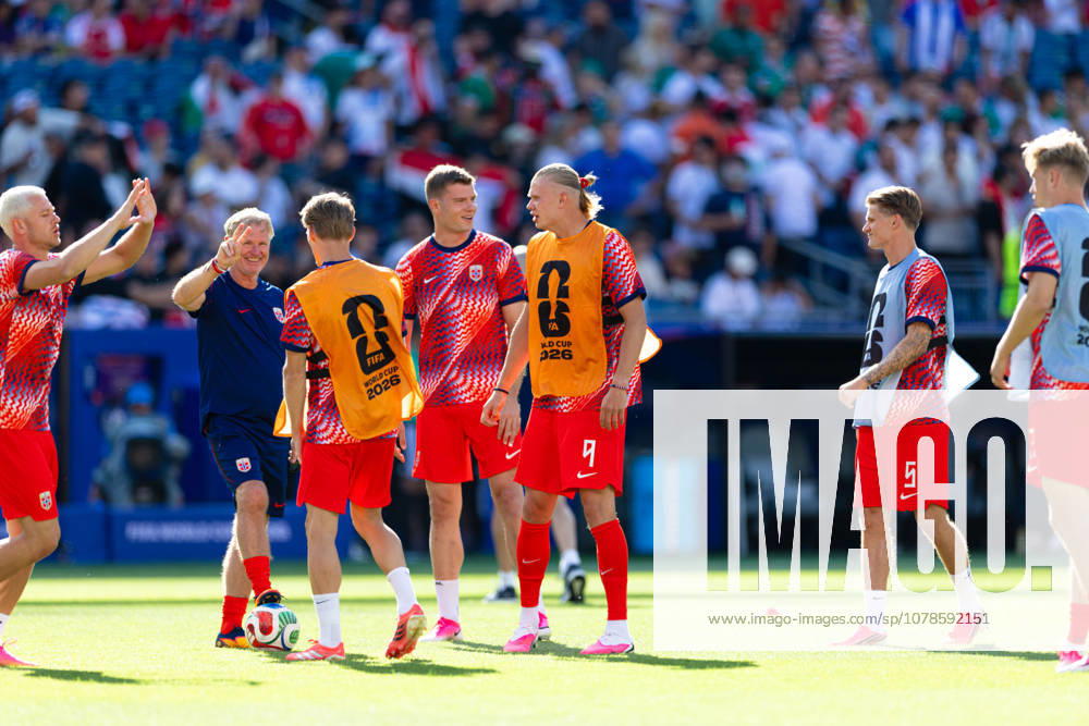 Foxborough, Massachusetts, USA; Norway forward Erling Haaland (9) and teammates warm up ahead of a FIFA World Cup, WM, Weltmeisterschaft, Fussball 2026 Group I match between Iraq and Norway at Boston Stadium. (c) CSM - ZUMAc04_ 20260616_zma_c04_120