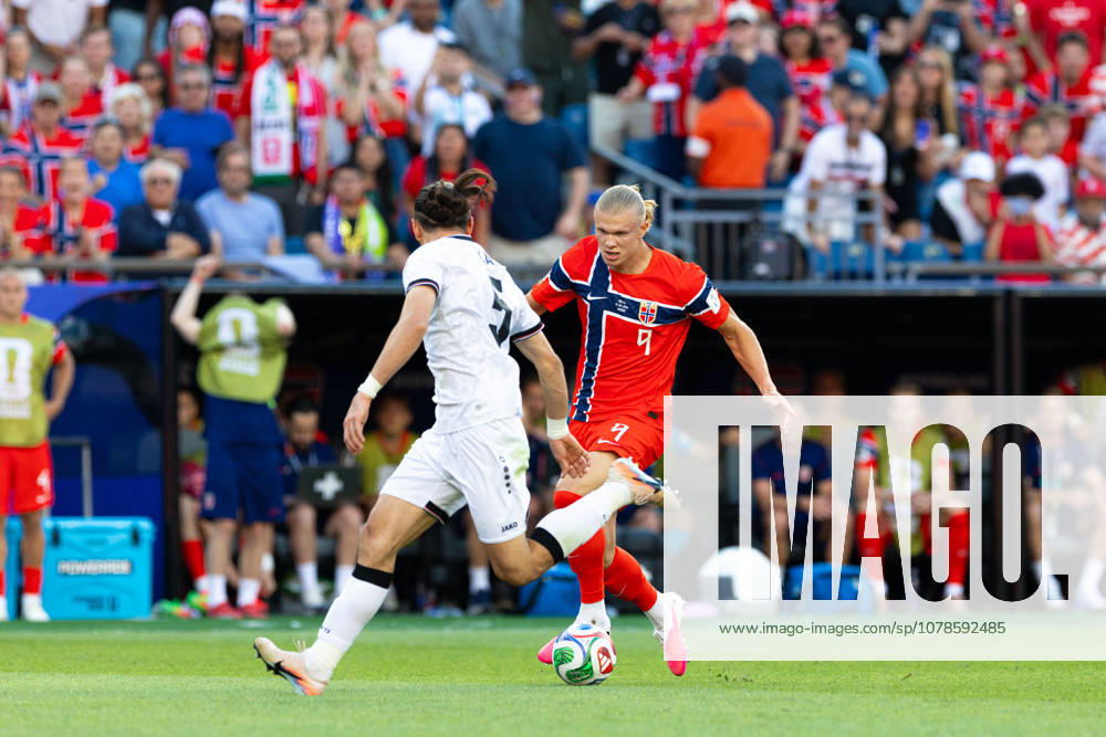 Foxborough, Massachusetts, USA; Norway forward Erling Haaland (9) takes on Iraq defender Akam Hashim (5) in a FIFA World Cup, WM, Weltmeisterschaft, Fussball 2026 Group I match between Iraq and Norway at Boston Stadium. (c) CSM - ZUMAc04_ 20260616_zma_c04_143