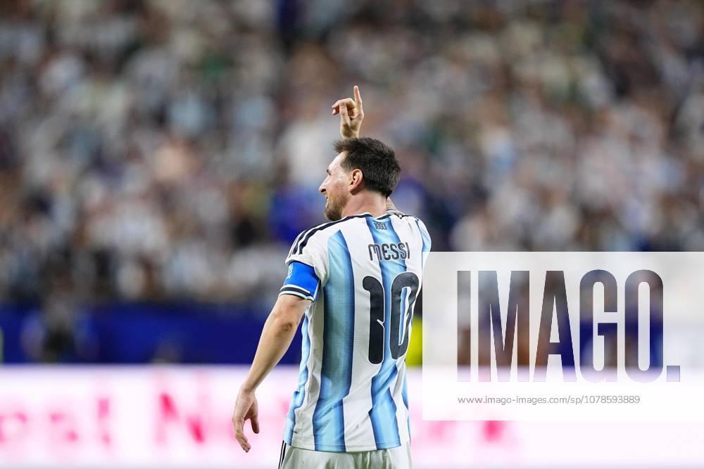 Football: 2026 World Cup Argentina s Lionel Messi acknowledges the crowd after scoring his second goal in the second half of a World Cup Group J football match against Algeria at Kansas City Stadium in Kansas City, Missouri, on June 16, 2026. A14AA0005619123P