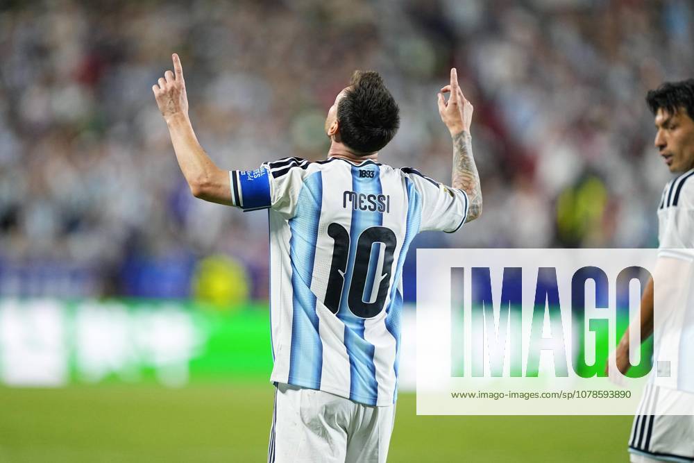 Football: 2026 World Cup Argentina s Lionel Messi acknowledges the crowd after scoring his second goal in the second half of a World Cup Group J football match against Algeria at Kansas City Stadium in Kansas City, Missouri, on June 16, 2026. A14AA0005619124P