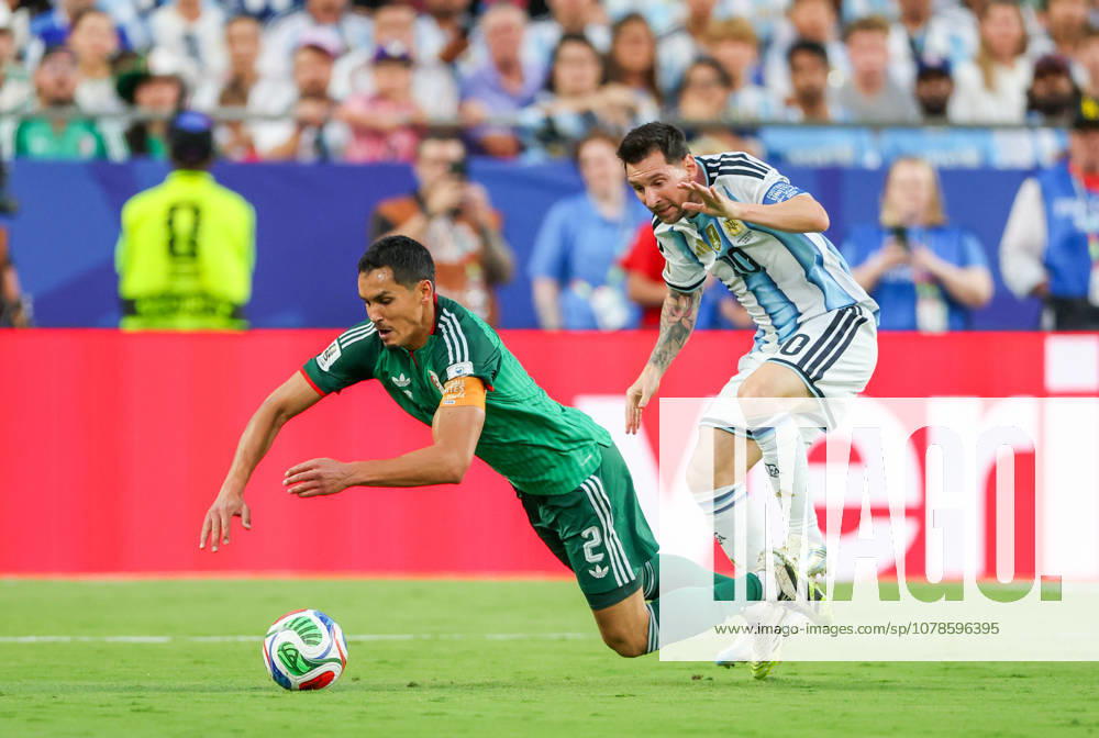 Argentina forward Lionel Messi (10) commits a foul against Algeria defender Aissa Mandi (2) at Kansas City Stadium in Kansas City, MO. CSM FIFA World Cup, WM, Weltmeisterschaft, Fussball 2026: Algeria Vs Argentina JUN 16 - ZUMAc04_ 20260617_zma_c04_053