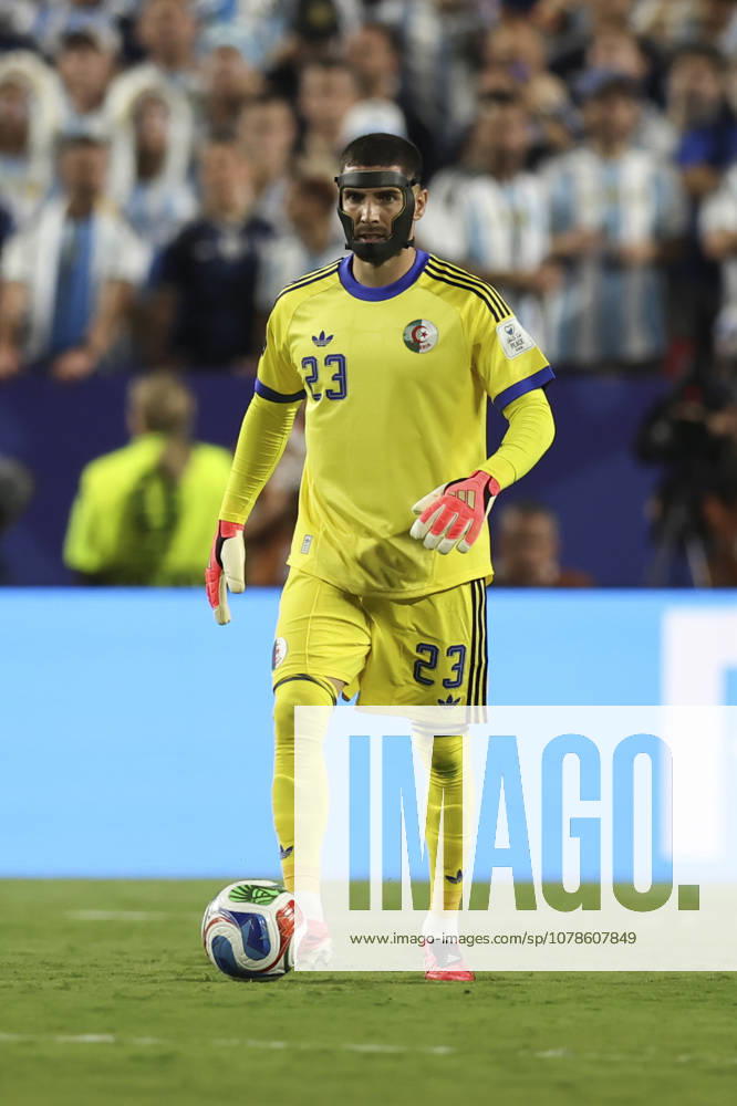 KANSAS CITY, MO - JUNE 16: Luca Zidane 23 of Algeria with the ball in the second half of the FIFA World Cup, WM, Weltmeisterschaft, Fussball 2026 Group J match between Argentina and Algeria on June 16, 2026 at Kansas City Stadium in Kansas City, MO. (Photo by Scott Winters Icon Sportswire) SOCCER: JUN 16 FIFA World Cup 26 Group J - Argentina vs Algeria Icon2606160631