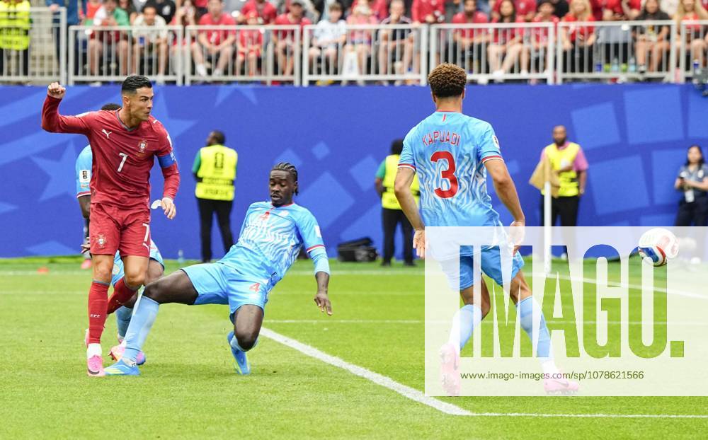 Football: 2026 World Cup Portugal s Cristiano Ronaldo (L) shoots in the second half of a World Cup Group K football match against Congo DR at Houston Stadium in Houston, Texas, on June 17, 2026. A14AA0005619244P