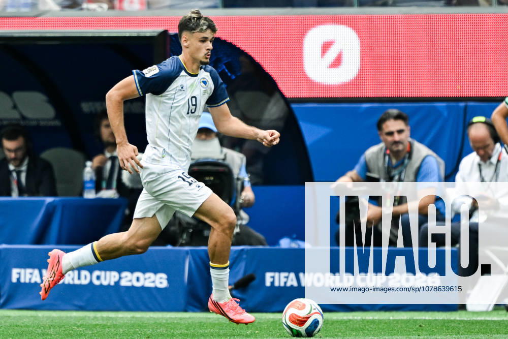 Kerim Alajbegovic of Bosnia and Herzegovina runs with the ball during a FIFA Men?s World Cup 2026 Group Stage football match between Switzerland and Bosnia and Herzegovina at Los Angeles Stadium, in Inglewood on June 18th 2026 (Photo by Nayra Halm SPP)