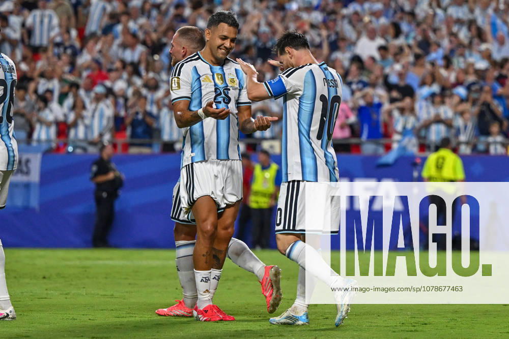 Argentina defender FACUNDO MEDINA (25) and forward LIONEL MESSI (10) celebrate Messi s third goal of the 2026 World Cup Group J match versus Algeria at Kansas City Stadium (Arrowhead), Kansas City, Missouri, USA. Kansas City USA - ZUMAw214 20260616_zsp_w214_058