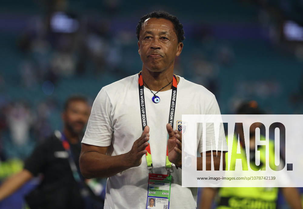 (260622) -- MIAMI, June 22, 2026 -- Bubista, head coach of Cape Verde, applauds after the group H match between Uruguay and Cape Verde at the 2026 FIFA World Cup, WM, Weltmeisterschaft, Fussball at Miami Stadium, Miami, the United States, June 21, 2026. ) (SP)U.S.-MIAMI-FOOTBALL-FIFA WORLD CUP-GROUP H-URU VS CPV XuxZijian