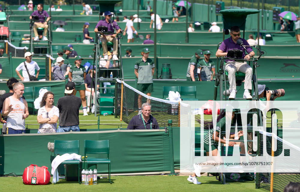 2026 Wimbledon, June 22, qualifiers LONDON, - JUNE 22: A ball girl runs for a ball during the 2026 Wimbledon, June 22, qualifiers at The all England clubs facility at the Community Sports Centre Roehampton on June 22, 2026 in London, GBR. London The all England club, Wimbledon GBR