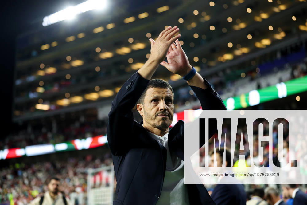 Santa Clara, USA - June 22 2026: Manager Jamal SELLAMI of Jordan thanks Jordan fans after losing to Algeria in a FIFA World Cup, WM, Weltmeisterschaft, Fussball group match at San Francisco Bay Area Stadium World Cup 2026: Group J: Jordan 1:2 Algeria - ZUMAp121 20260622_zsp_p121_044