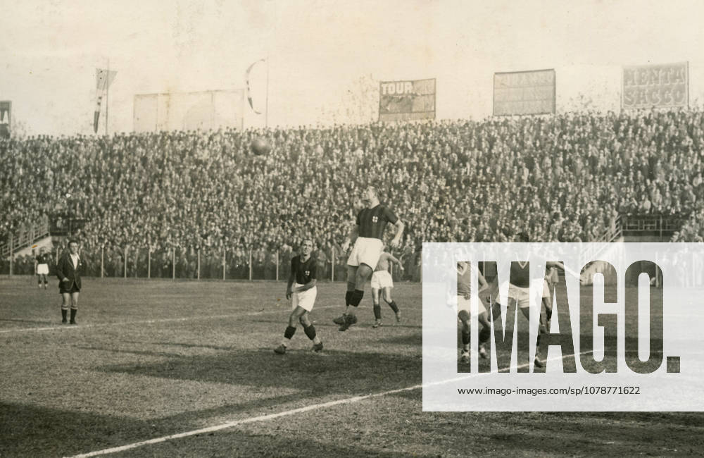 Football match Milan vs Lazio, Italy 1930s !ACHTUNG AUFNAHMEDATUM GESCHÄTZT!