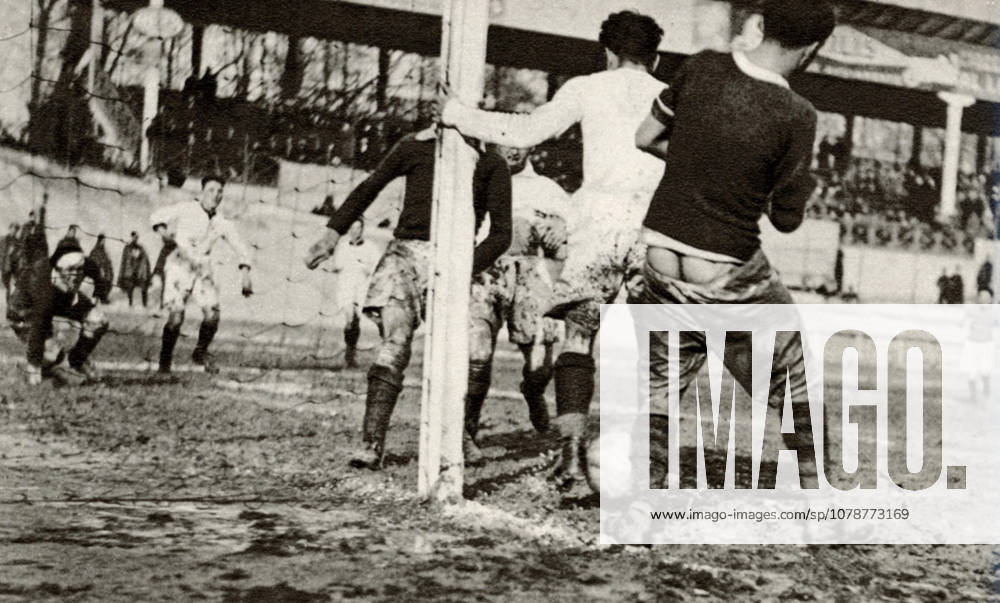 The football players during the match Torino-Piacenza, Turin, Italy 1915