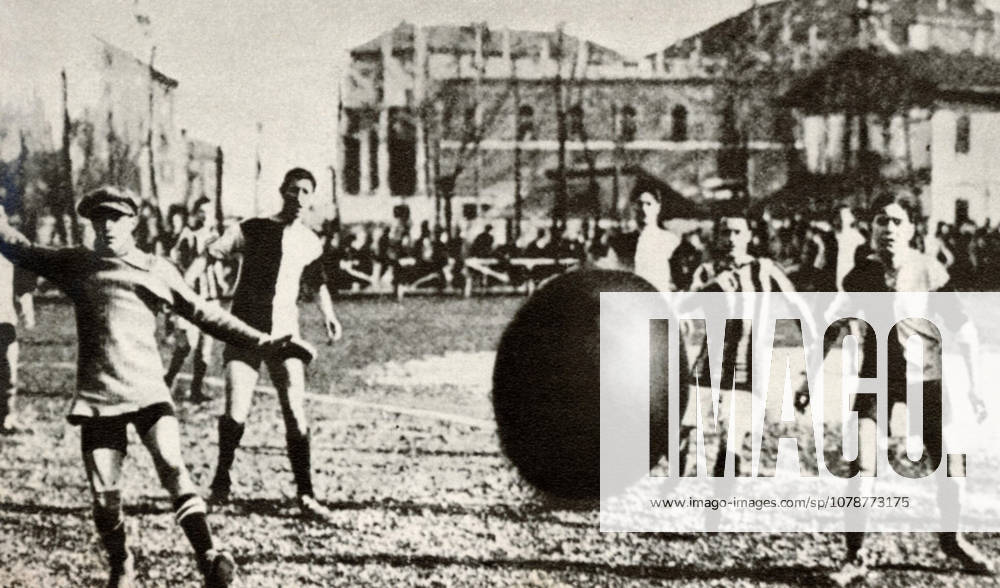 The football players during the match Inter-Doria, Milan, Italy 1915