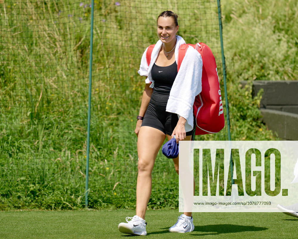 2026 Wimbledon, June 23, Practice LONDON, - JUNE 23: Aryna Sabalenka moves between courts during the 2026 Wimbledon, June 23, Practice at The all England club, Wimbledon on June 23, 2026 in London, GBR. London The all England club, Wimbledon GBR