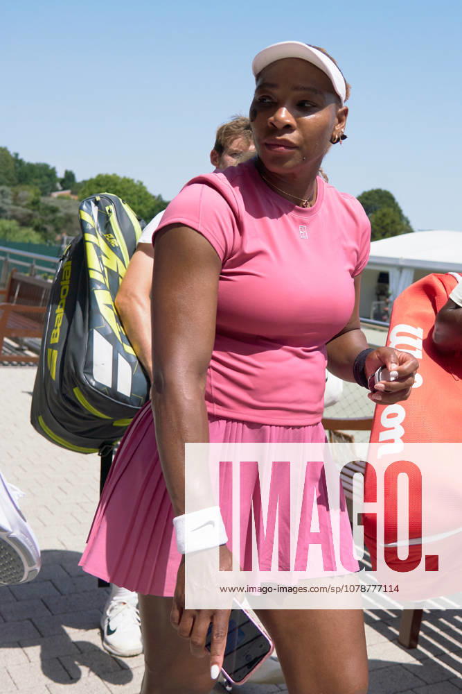 2026 Wimbledon, June 23, Practice LONDON, - JUNE 23: Serena Williams of the Unites States moves between courts during the 2026 Wimbledon, June 23, Practice at The all England club, Wimbledon on June 23, 2026 in London, GBR. London The all England club, Wimbledon GBR