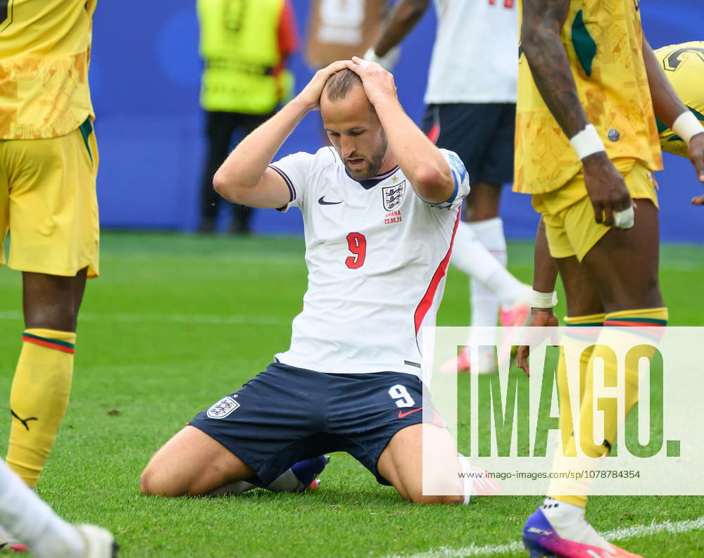 England v Ghana - Boston Stadium - 2026 World Cup - USA. 23 June 2026 - England v Ghana - Boston Stadium - 2026 World Cup - USA. Harry Kane drops to his knees in despair after missing a late chance. Picture : Mark Pain BOSTON USA