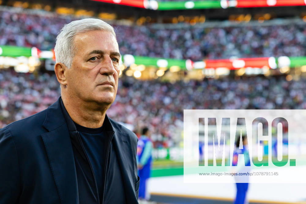 SANTA CLARA, CA - JUNE 22: Vladimir Petkovic of Algeria looks on before the FIFA World Cup, WM, Weltmeisterschaft, Fussball 2026 Group J match between Jordan and Algeria on June 22, 2026 at San Francisco Bay Area Stadium in Santa Clara, CA. (Photo by Matthew Huang Icon Sportswire) SOCCER: JUN 22 FIFA World Cup 26 Group J - Jordan vs Algeria Icon260622061