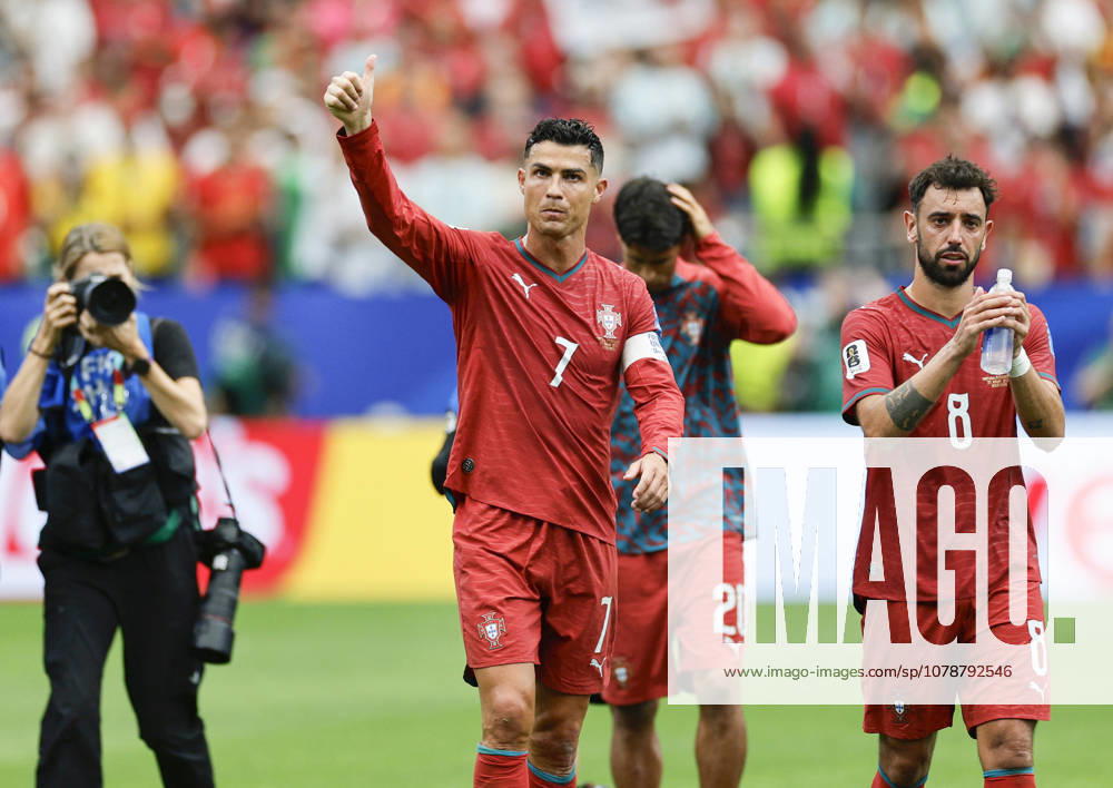 Football: 2026 World Cup Portugal s Cristiano Ronaldo (7) acknowledges fans in the stand after his side defeated Uzbekistan 5-0 in a World Cup Group K football match at Houston Stadium in Houston on June 23, 2026. A14AA0005620000P