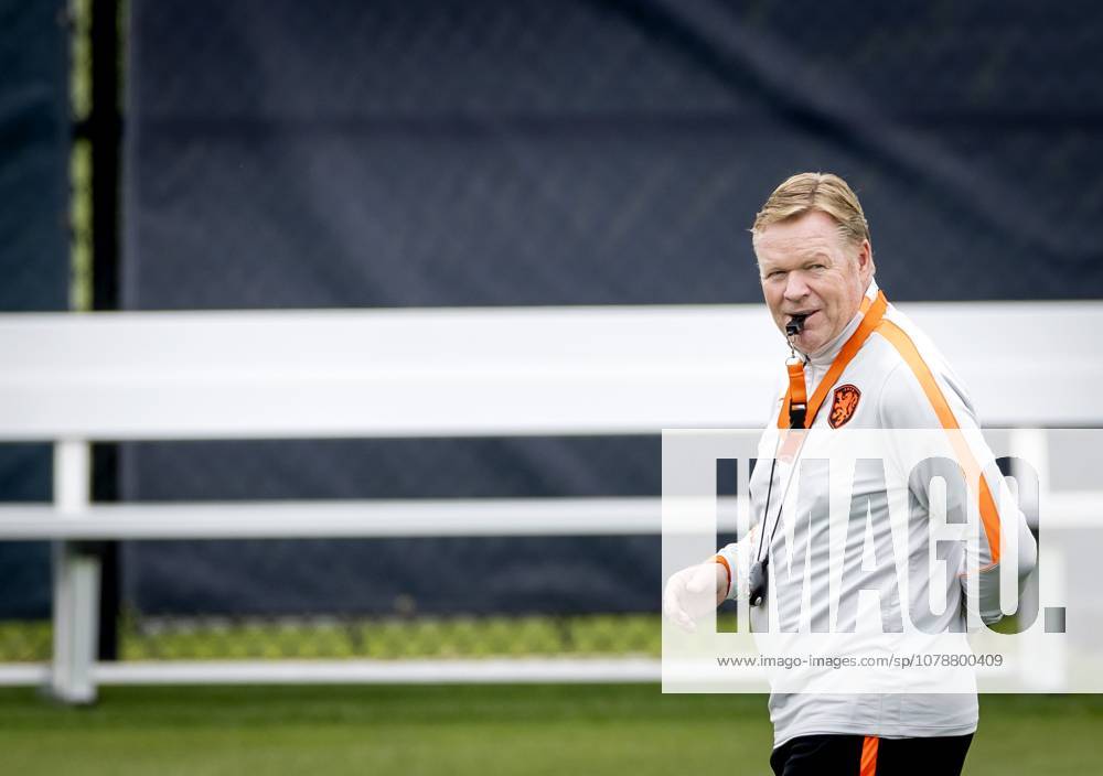 KANSAS CITY - Netherlands coach Ronald Koeman during a training session of the Dutch national team, Nationalteam at the KC Current Training Facility, on June 24, 2026, in Kansas City. The Dutch team is preparing for the match against Tunisia during the FIFA World Cup, WM, Weltmeisterschaft, Fussball KOEN VAN WEEL ANP ANPxSportx IVx 561855984 originalFilename: 561855984