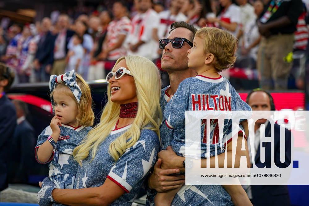 USA Soccer FIFA World Cup 2026 Group Stage Group A Turkey vs. USA SoFi Stadium, Inglewood, Los Angeles County, California Paris Hilton, Carter Reum, Phoenix Reum, London Reum, family, family portrait, celebrities, Celebrity, VIP Guest, U.S. Soccer Fans, U.S. Family, Parents with Children, Children, Spectators, Stands, U.S. Jerseys, U.S. Soccer, Fan Culture, World Cup, FIFA World Cup 2026, World Cup, Stadium, Event, Impression, Patriotism, National Colors